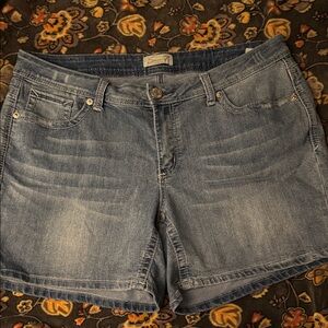 Seven Light Blue Jean Shorts W18